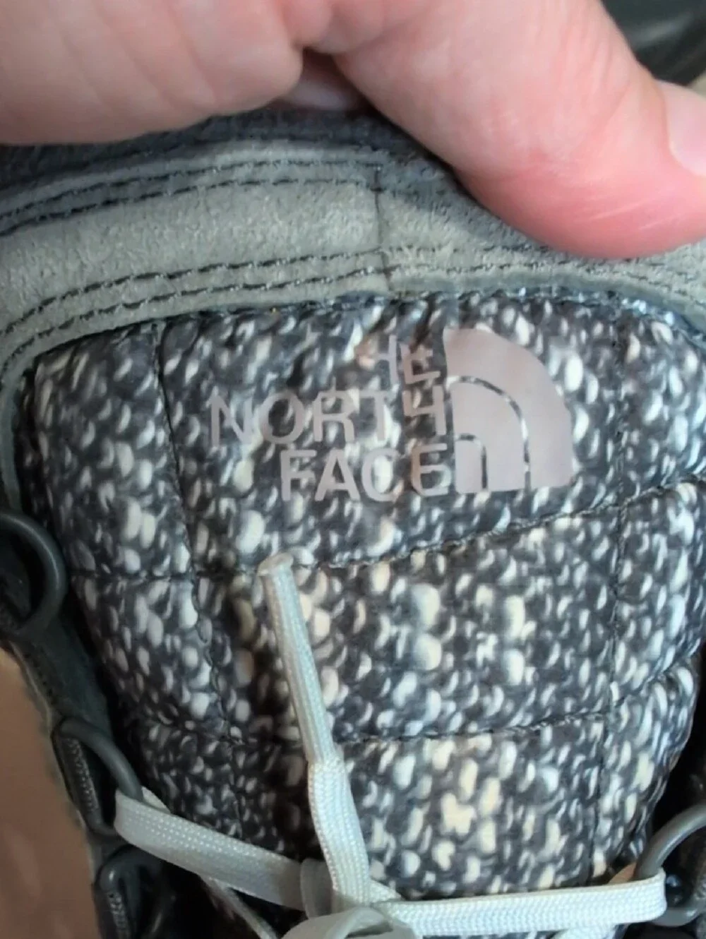 The North Face Women's Mid Thermoball  Insulated Winter Boot Size 7